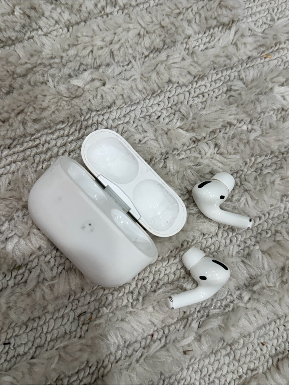Apple White Wireless Earbuds with Charging Case